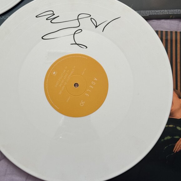 Adele signed Vinyl (Amazon 30 Exclusive White Vinyl) - Picture 2 of 3